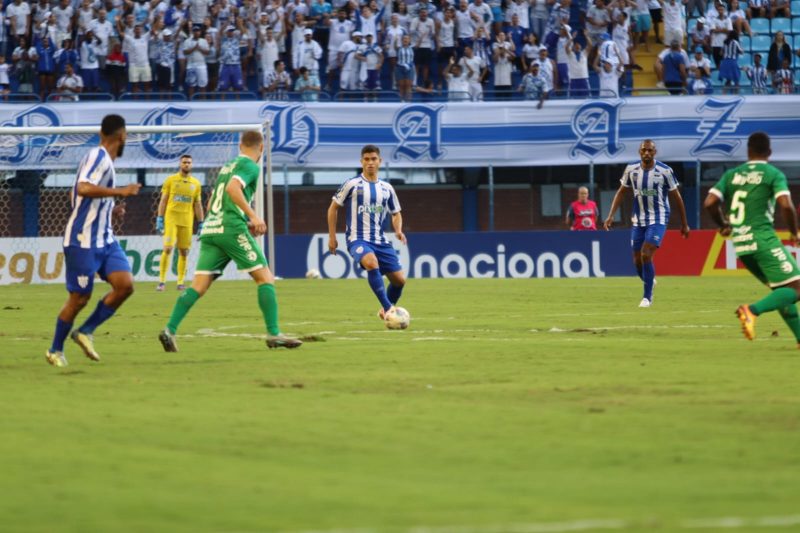 Em campo – momentos antes do gol da virada do Le&atilde;o – Foto: Frederico Tadeu/AFC