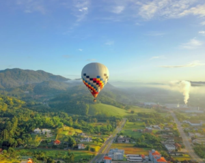 Um das op&ccedil;&otilde;es da da Ar Livre Eco Turismo &eacute; o passeio de bal&atilde;o – Foto: Arquivo/Ar Livre/Reprodu&ccedil;&atilde;o/ND