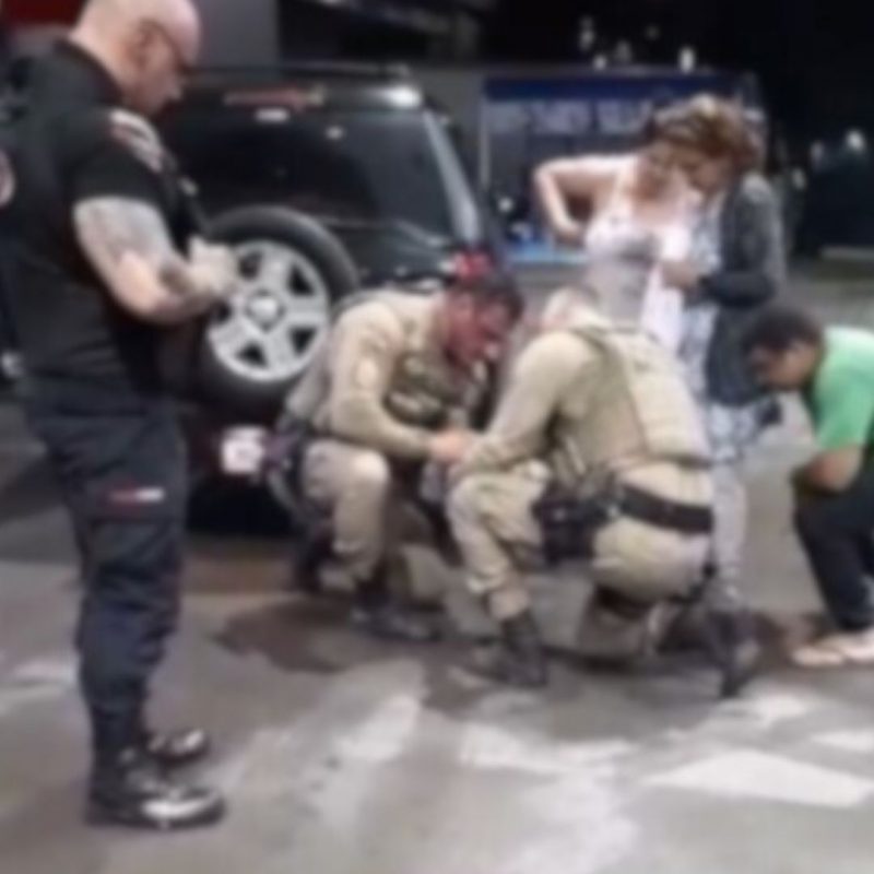 O bebê de apenas 13 dias estava engasgado e não respirava quando foi salvo pelo policial militar