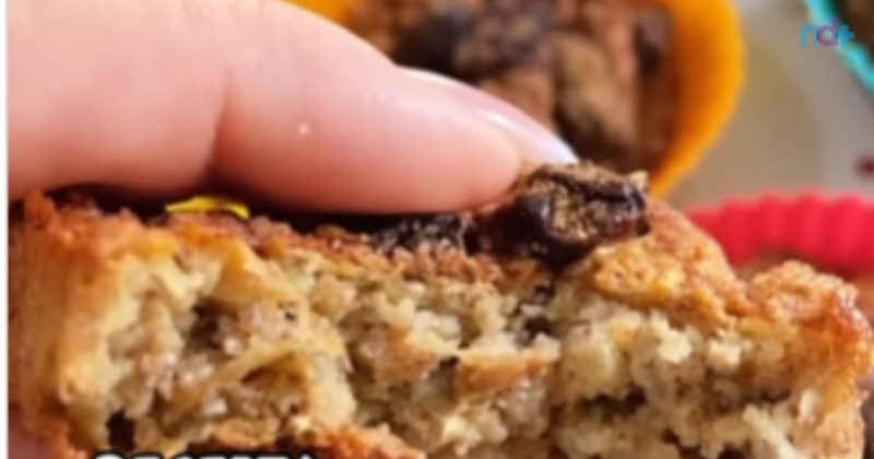 imagem mostra bolinho de maçã recém feito