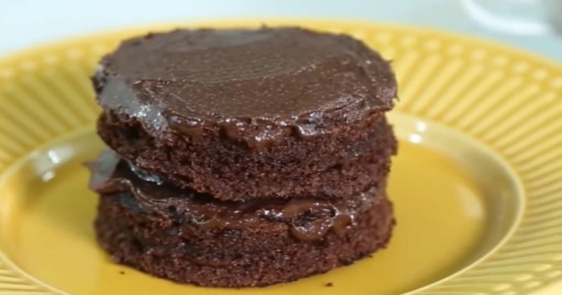 Mini bolo de cacau na frigideira 