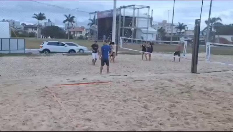 V&iacute;deo mostra momento em que pai das jovens &eacute; espancado – Foto: Arquivo pessoal/Reprodu&ccedil;&atilde;o/ND