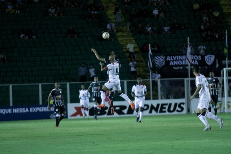 Jogo entre Figueirense e JEC durante o Catarinense 2024