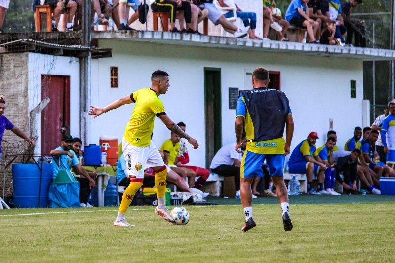 Brusque goleia em primeiro teste de 2024 -