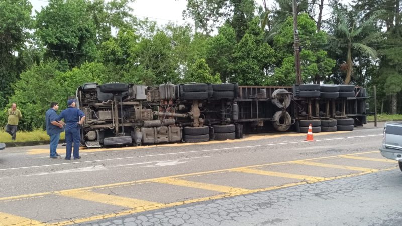 Motorista precisou ser encaminhado ao hospital – Foto: Divulga&ccedil;&atilde;o/Reprodu&ccedil;&atilde;o/ND
