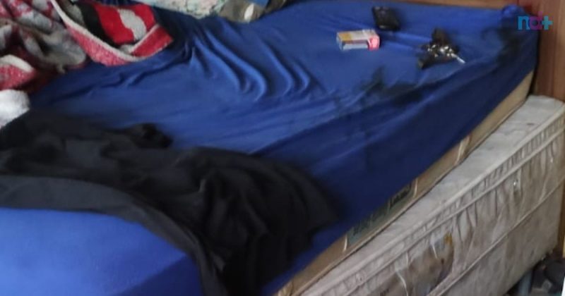 Cena mostra cama onde teria ocorrido flagra de marido, com mulher e amante