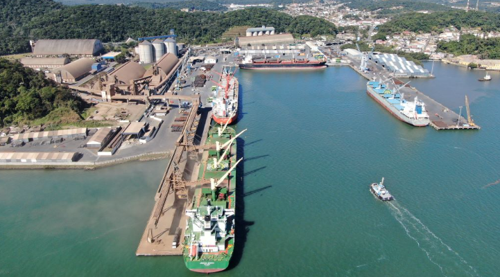 Portos de Santa Catarina registram crescimento de 11,47% na movimentação de cargas em 2023