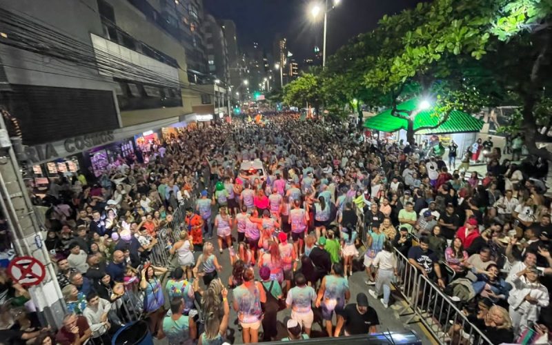 Carnaval de Rua em Balneário Camboriú, na avenida Atlântica