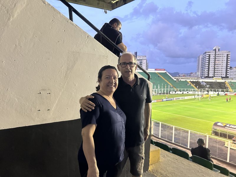 Torcedores do Figueirense no estádio Orlando Scarpelli
