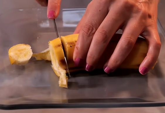 Imagem do preparo do chá de banana