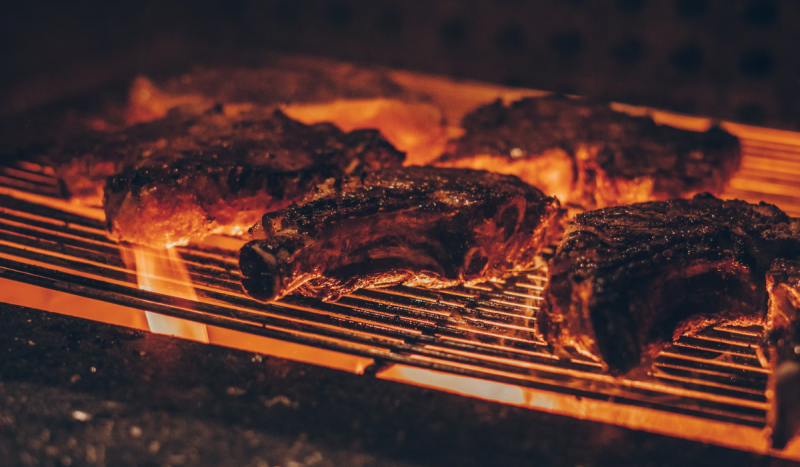 Homem tem 80% do corpo queimado em churrasco em SC