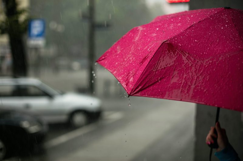 Na sexta-feira (16), as condições para pancadas de chuva e temporais isolados, se estendem para todas as regiões. – Foto: Unsplash/Divulgação/ND