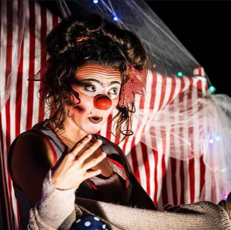 Espet&aacute;culo “Circo de los Pies”, da Cia de Teatro La Luna, de Canelinha (SC), abre a temporada 2024 do circuito Sesc Teatro pelo Estado – Foto: Cia de Teatro La Luna/Divulga&ccedil;&atilde;o