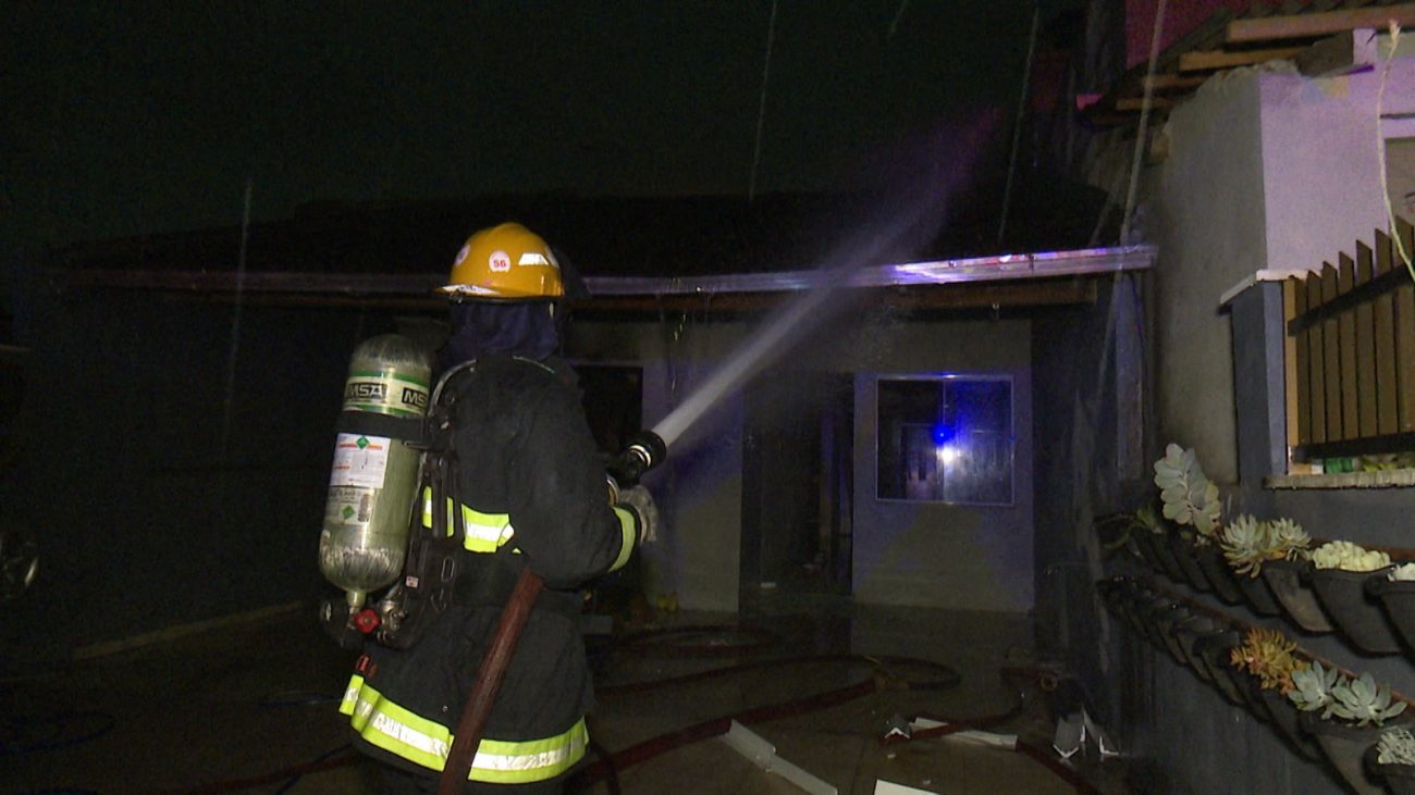 Fogo deixou casa destruída em Joinville - Ricardo Alves/NDTV