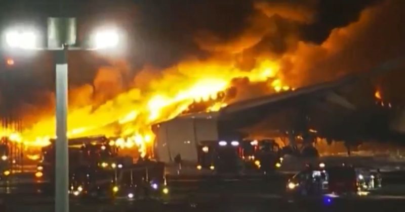 Avião em chamas no Japão