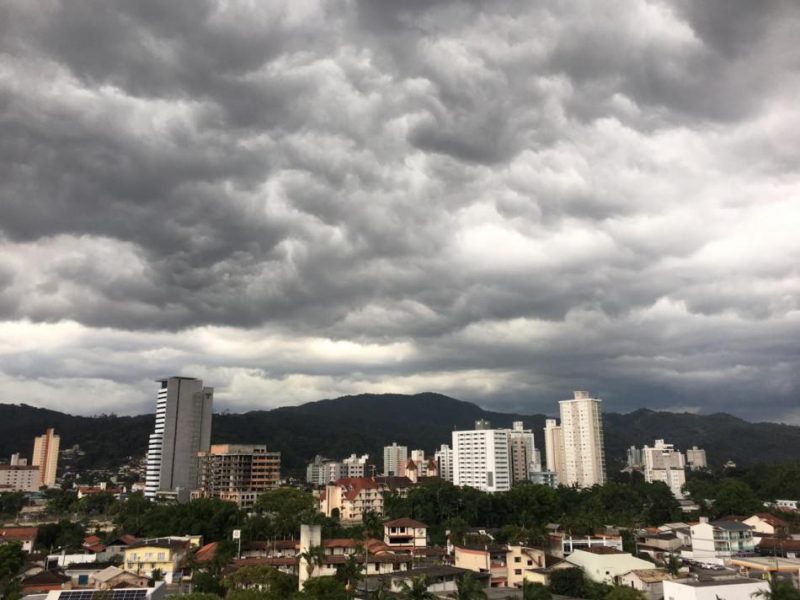 Trovoadas de verão são registradas em Blumenau