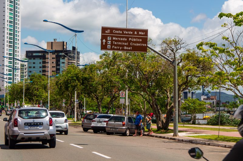 Imagem mostra Beira-Rio de Itajaí, que também foi afetada por trânsito intenso