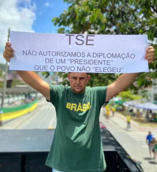 Dirlei Paiz foi alvo da Opera&ccedil;&atilde;o Lesa P&aacute;tria, que investiga supostos l&iacute;deres ou financiadores dos atos de 8 de janeiro; ele participou de v&aacute;rios atos em frente ao Batalh&atilde;o do Ex&eacute;rcito em Blumenau – Foto: Redes Sociais/Divulga&ccedil;&atilde;o/ND