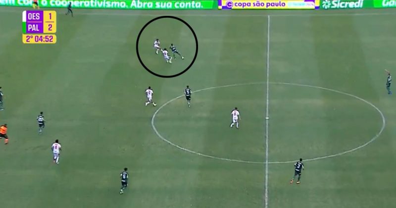 Atacante do Palmeiras 'chapelou' dois rivais ao mesmo tempo na Copinha