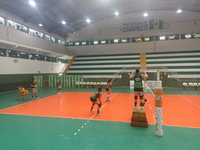 Equipe de voleibol feminino Prefeitura de Chapecó/ACV/Unoesc está treinando desde dezembro
