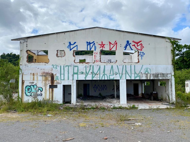 Tradicional f&aacute;brica de cristais termina em ru&iacute;nas e vai a leil&atilde;o em Blumenau- Foto: Moises Stuker/NDTV