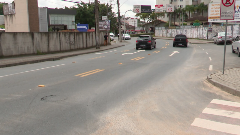 Moradores pedem mais sinalização na faixa reversível da Rua General Osório; Secretaria de Planejamento Urbano da cidade falou sobre as melhorias e estudos que estão sendo feitos na localidade 