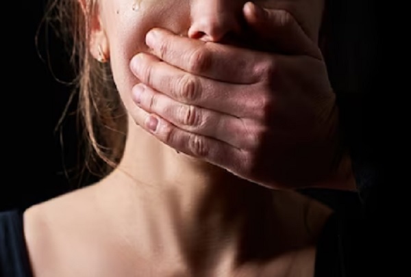 Marido tentou sufocar esposa após agressão