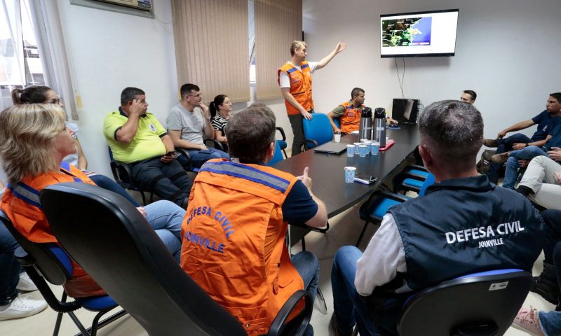 Alagamentos são registrados em diferentes bairros da cidade 