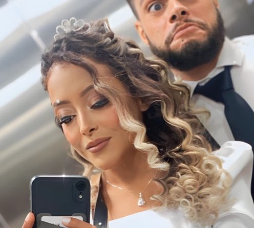 Foto mostra resultado da maquiagem de noiva