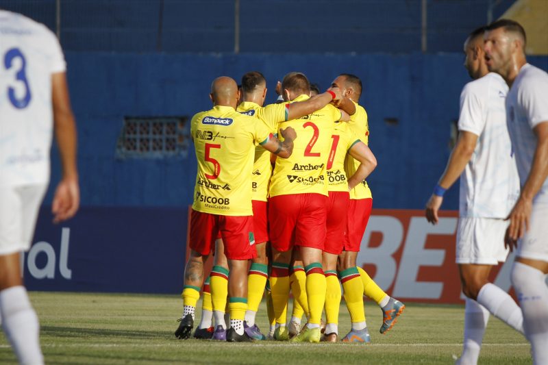 Brusque vence o Barra na estreia do Catarinense