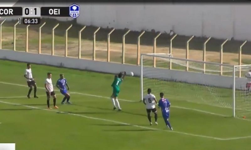 Frango de um goleiro