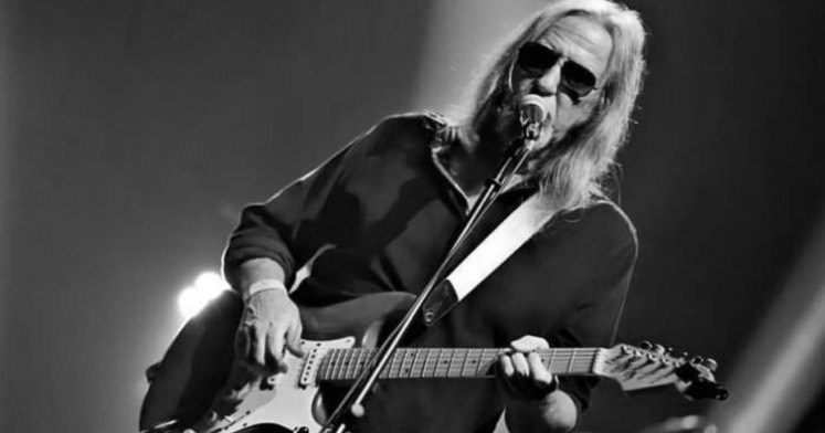 Guitarrista e vocalista da banda Blues Et&iacute;licos, Greg Wilson, faleceu no domingo (21) aos 60 anos – Foto: Reprodu&ccedil;&atilde;o Internet