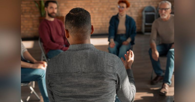 Conheça os grupos reflexivos para homens que cometeram violência contra mulher 