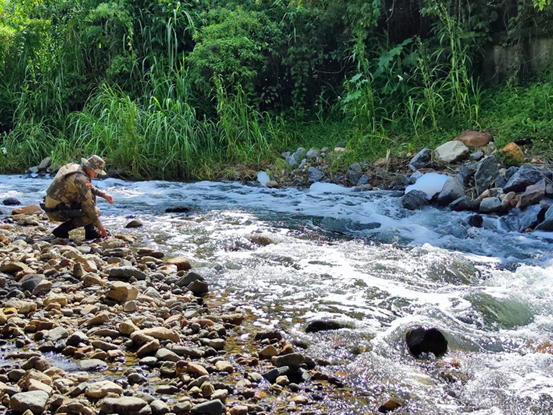 Equipes do IMA far&atilde;o constante acompanhamento para medir a extens&atilde;o do dano ambiental e adotar medidas para minimizar os efeitos do &aacute;cido sulf&ocirc;nico – Foto: Divulga&ccedil;&atilde;o/Pol&iacute;cia Militar Ambiental/ND