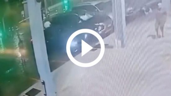 VÍDEO: Imagens mostram momento em que jovens chegam de BMW na rodoviária de Balneário Camboriú