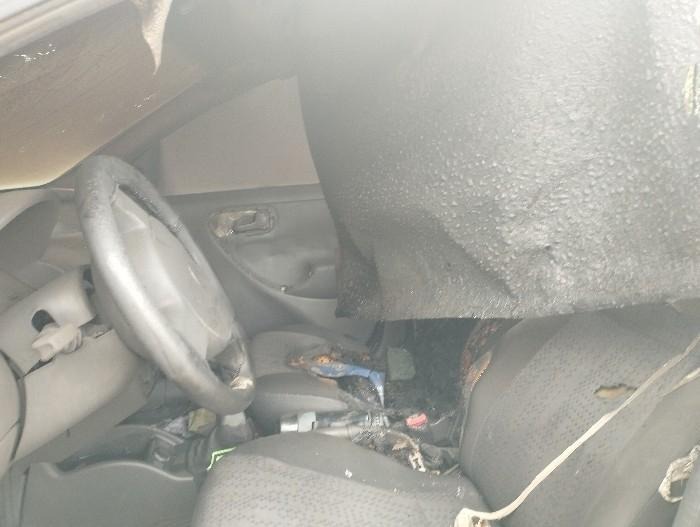 Interior do veículo furtado possuía sinais de incêndio e estava muito danificado &#8211; Foto: Reprodução/PMSC/ND