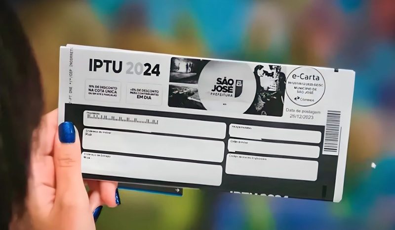 Foto mostra carnê de IPTU 2024 de São José