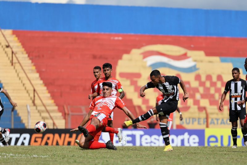 Figueirense tomou susto, mas venceu na estreia