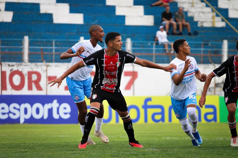 Coelho volta a campo no domingo (7), contra o Guaratinguet&aacute; – Foto: Gustavo Mej&iacute;a/JEC