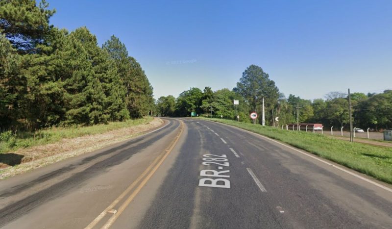 Jovem morre e outros dois se ferem em grave acidente na BR-282 em Joaçaba