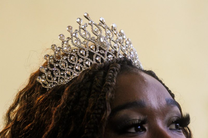 Júlia vive pela primeira vez o Carnaval como rainha – Foto: Leo Munhoz/ND