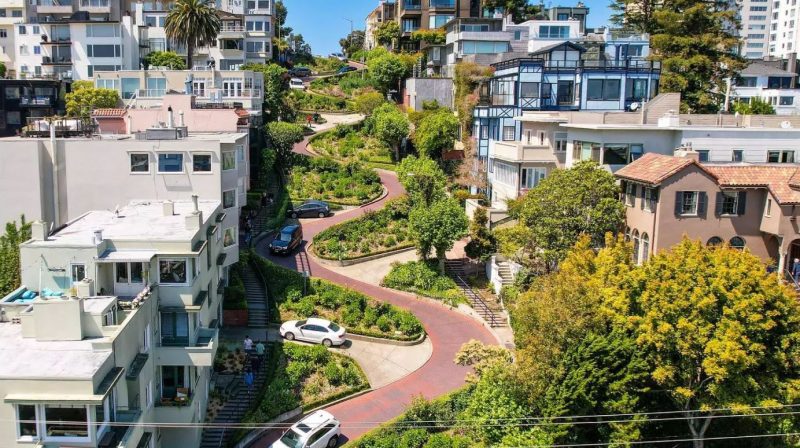 A Lombard Street tem um total de 8 curvas fechadas