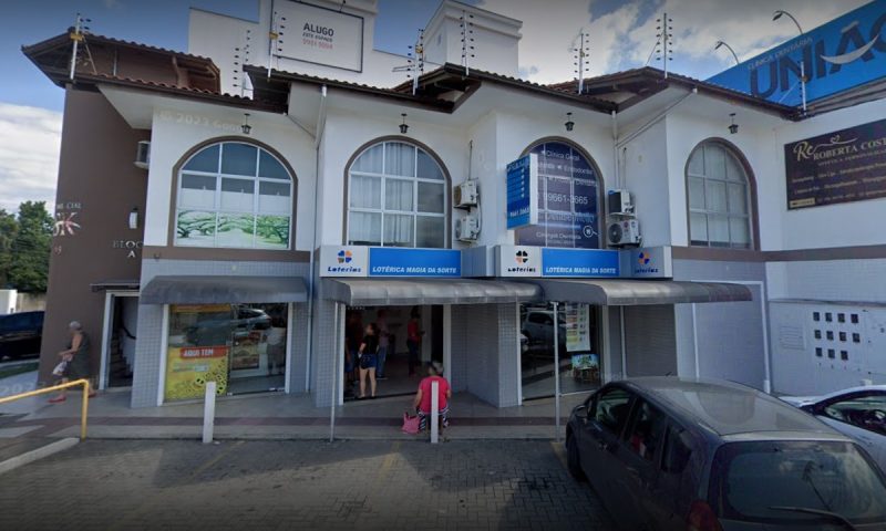 Foto mostra Lotérica Magia da Sorte em São José, onde foi emitido um dos bilhetes vencedores da Lotofácil
