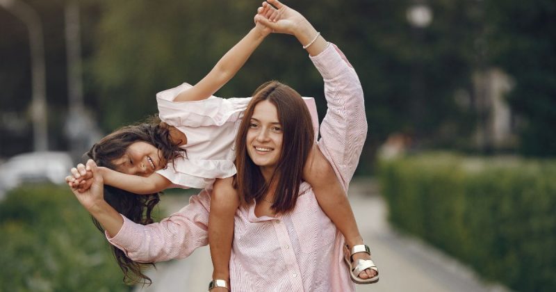 No caso das mulheres, o signo tamb&eacute;m mostra mais for&ccedil;a na hora de cuidar dos filhos – Foto: Freepik/Divulga&ccedil;&atilde;o/ND