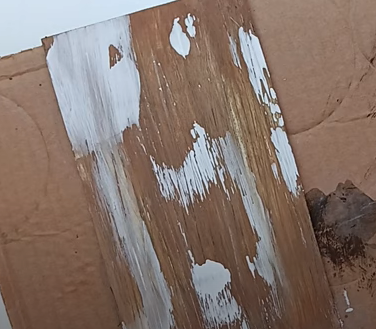 Com essa técnica você pode criar um fundo divertido para futuras decorações - Foto: Dudamanualidades/Reprodução/ND