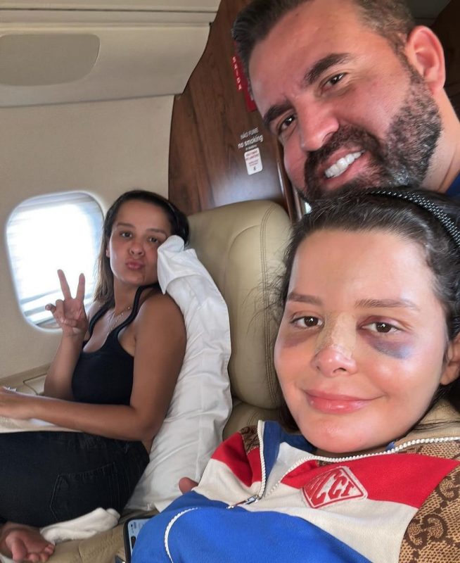 Maraisa aparece ao lado de sua dupla Maiara e de Fernando Mocó 