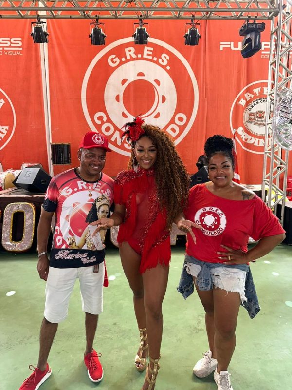 Marina Telles acompanhada da mãe Eunice Beatriz Fernandes Silva e do pai Marcos Paulo Rodrigues Telles