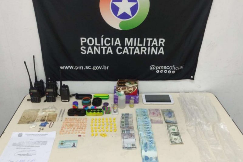 Material apreendido na casa do m&eacute;dico – Foto: Pol&iacute;cia Militar/Divulga&ccedil;&atilde;o