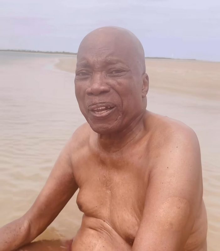 Bituca parece feliz ao lado de seu filho