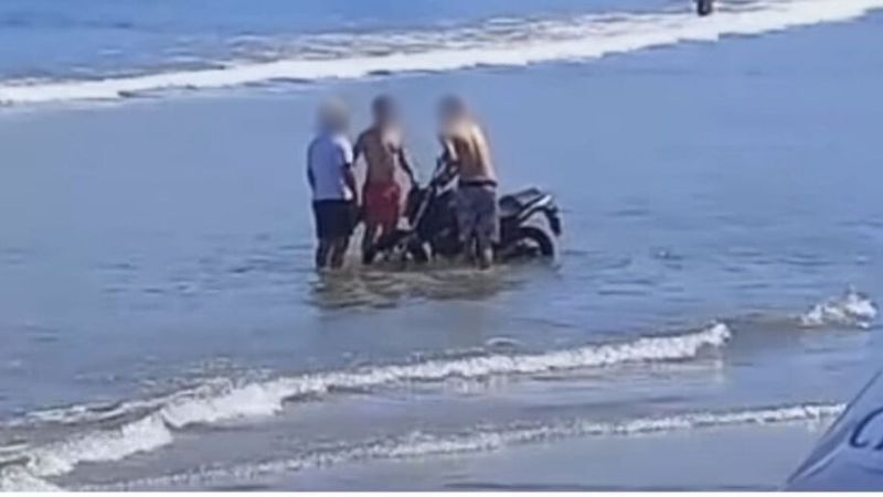 Motociclista quis fugir de abordagem da GM pela praia – Foto: GM Itapema/Reprodu&ccedil;&atilde;o/ND